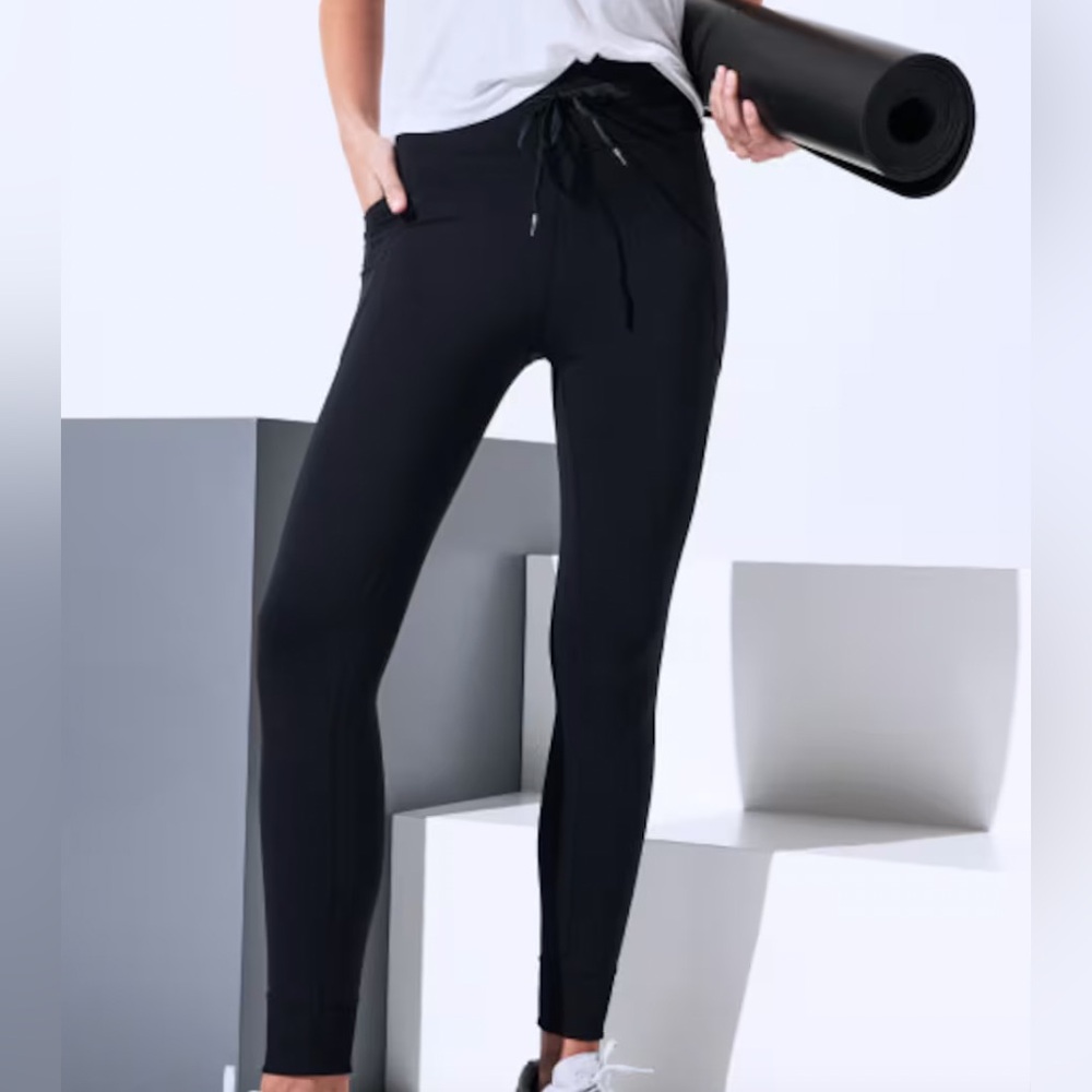 Travis Mathew Black joggers with Pockets NWT